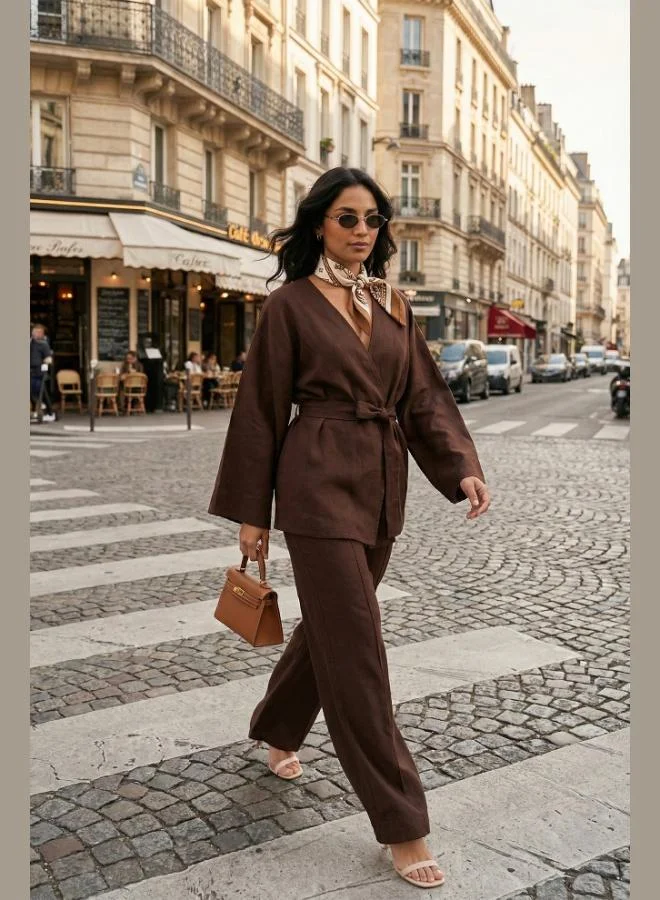 ليلا طقم نسائي ليلا بقصة عادية بياقة على شكل حرف  وأكمام طويلة وتفاصيل ربطة ٦٩٢٨٨٩٢